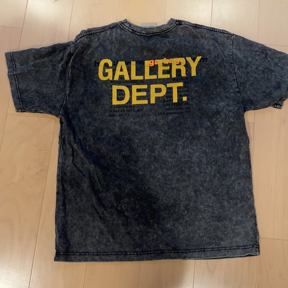 Gallery Department Men’s Tshirt size L